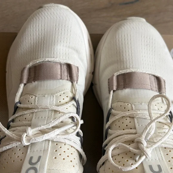 GUC on running cloudnova 2 ice/sand size 5.5 with original shoe box - Picture 10 of 16